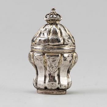 A silver snuff bottle, possibly Denmark, 1700/1800.