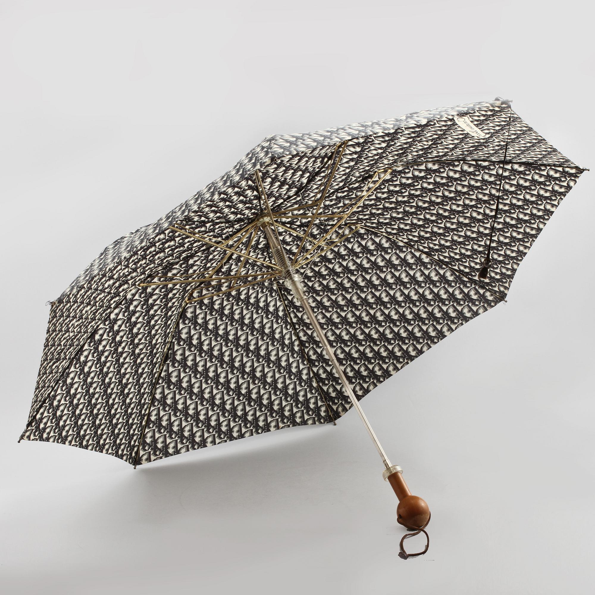 PARAPLY, Christian Dior, Paris.