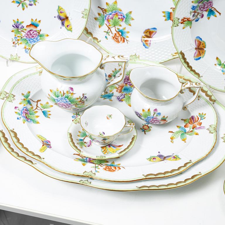 Mat-, kaffe- och teservis, 111 delar, "Queen Victoria", Herend, Ungern.