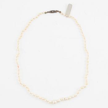 Pearl necklace, two cultured pearls, clasp silver.