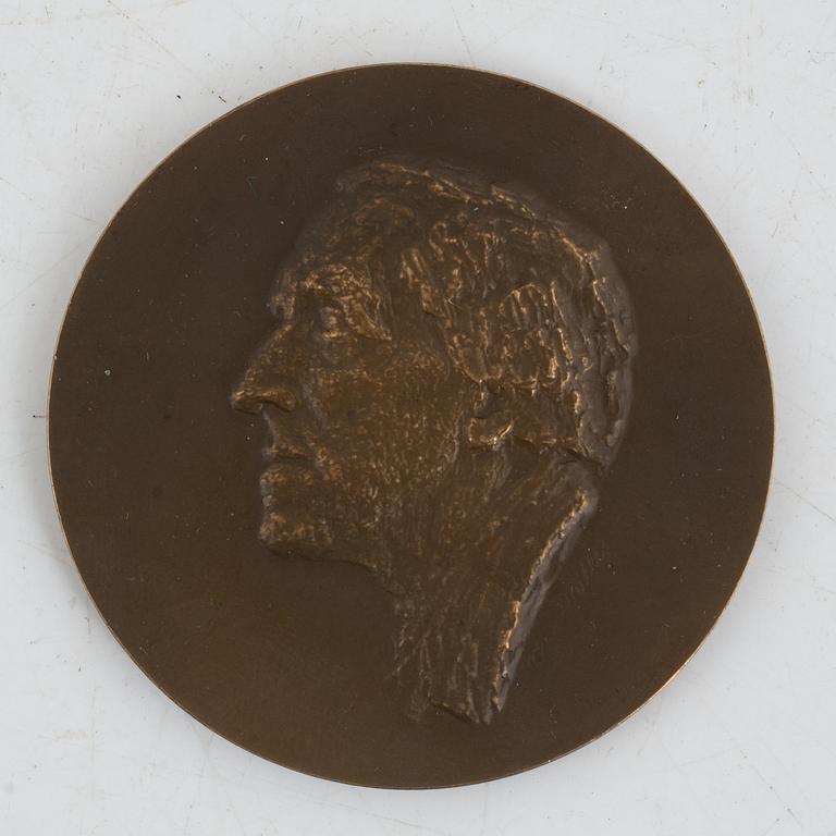 Olga Milles, portrait medallion.