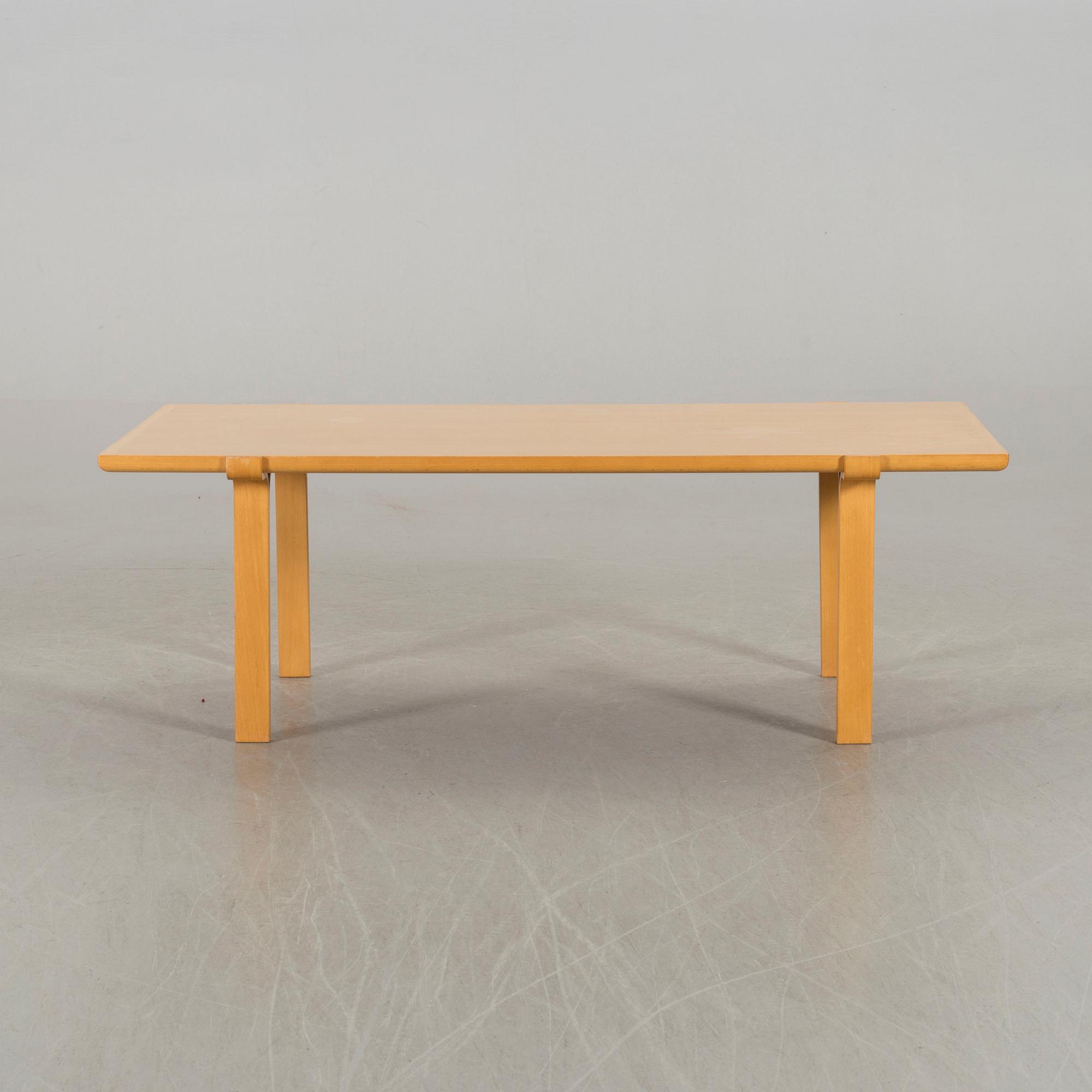 PETER HVIDT & ORLA MØLGAARD NIELSEN, a coffee table for Fritz Hansen 1982.
