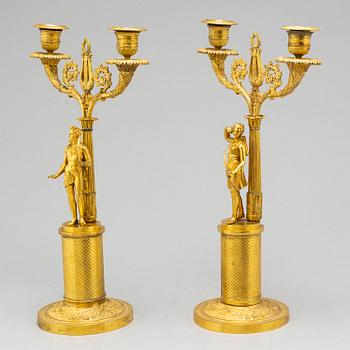 KANDELABRAR, för två ljus, ett par, Frankrike, 1800-talets början, empire.