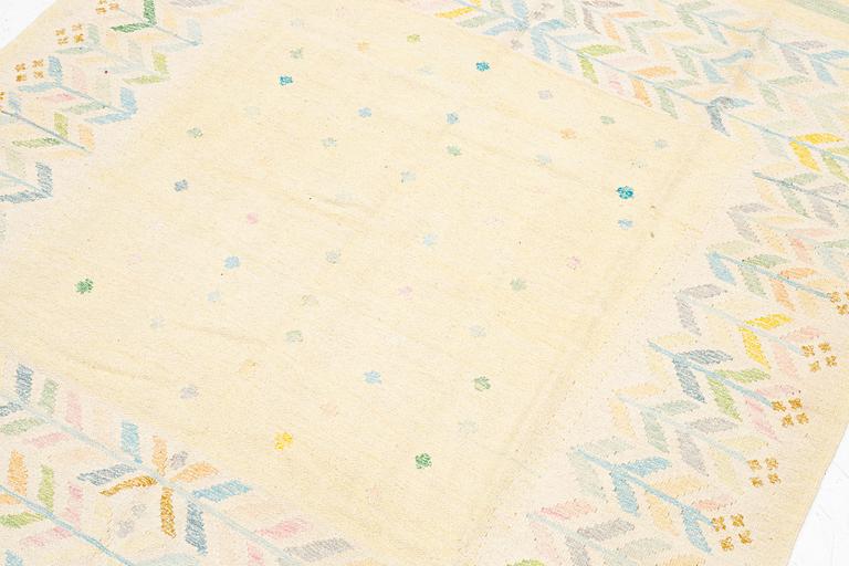 A Kelim carpet, c. 258 x 192 cm.