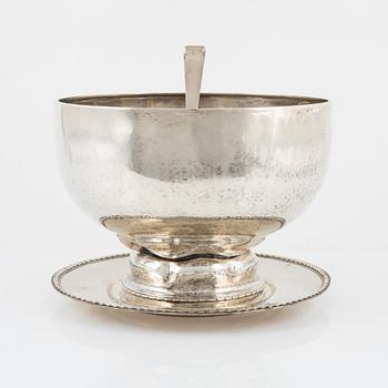 Bålskål på fot med fat, silver,  K Anderson, Stockholm 1917 samt slev i sterling silver.