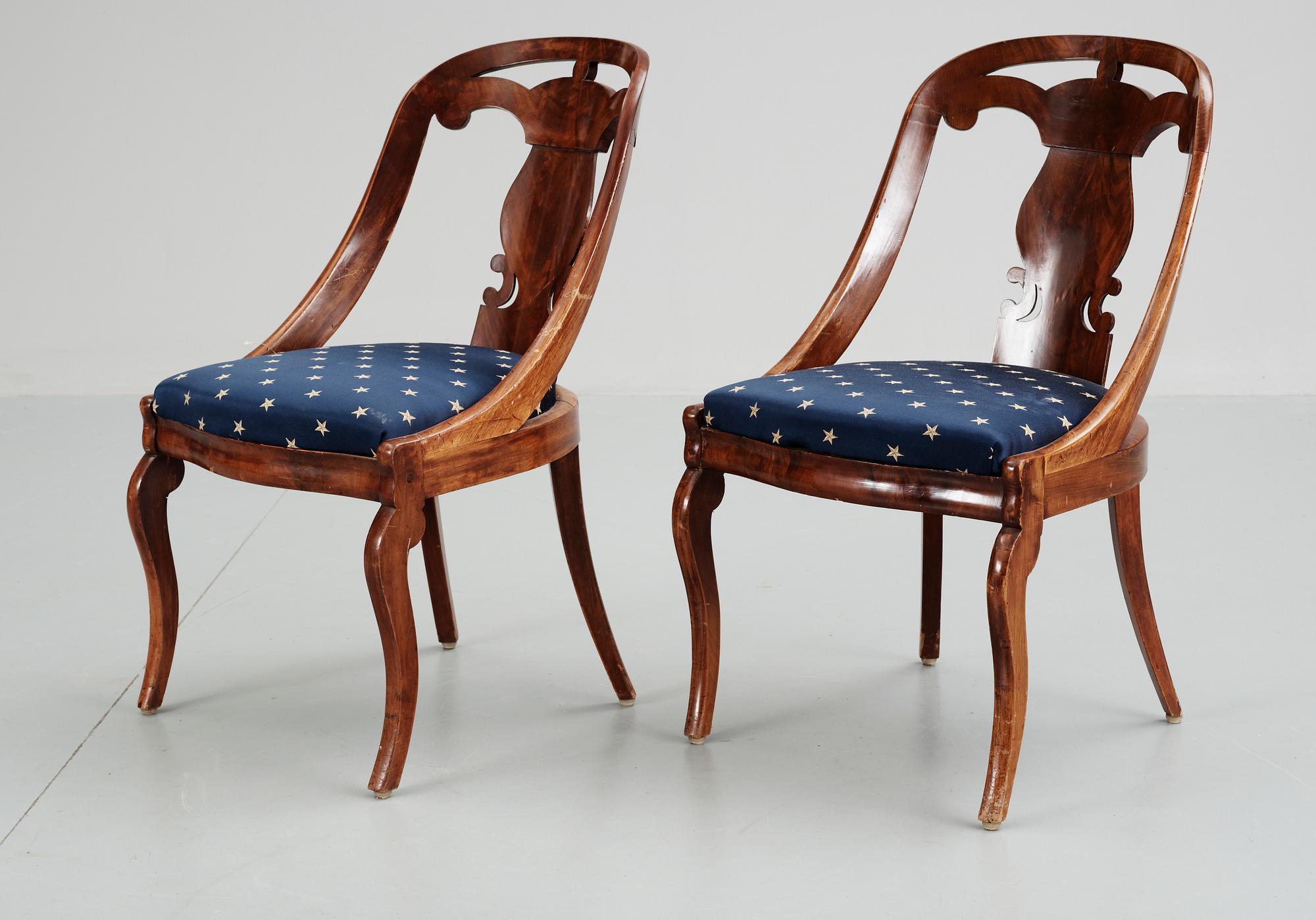 GÖTEBORGSSTOLAR, ett par, senempire, 1800-talets mitt.