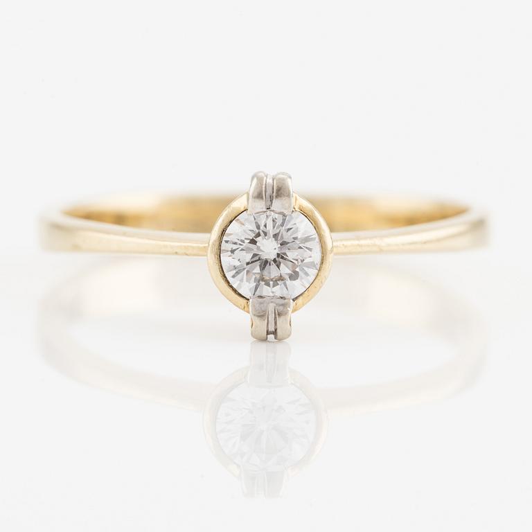 Ring in 18K gold with a brilliant-cut diamond.