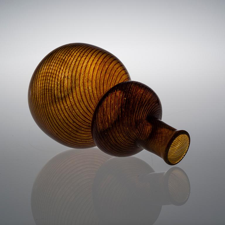 KAJ FRANCK, KONSTGLAS, FLASKA. Notsjö, 1960-/70-tal.