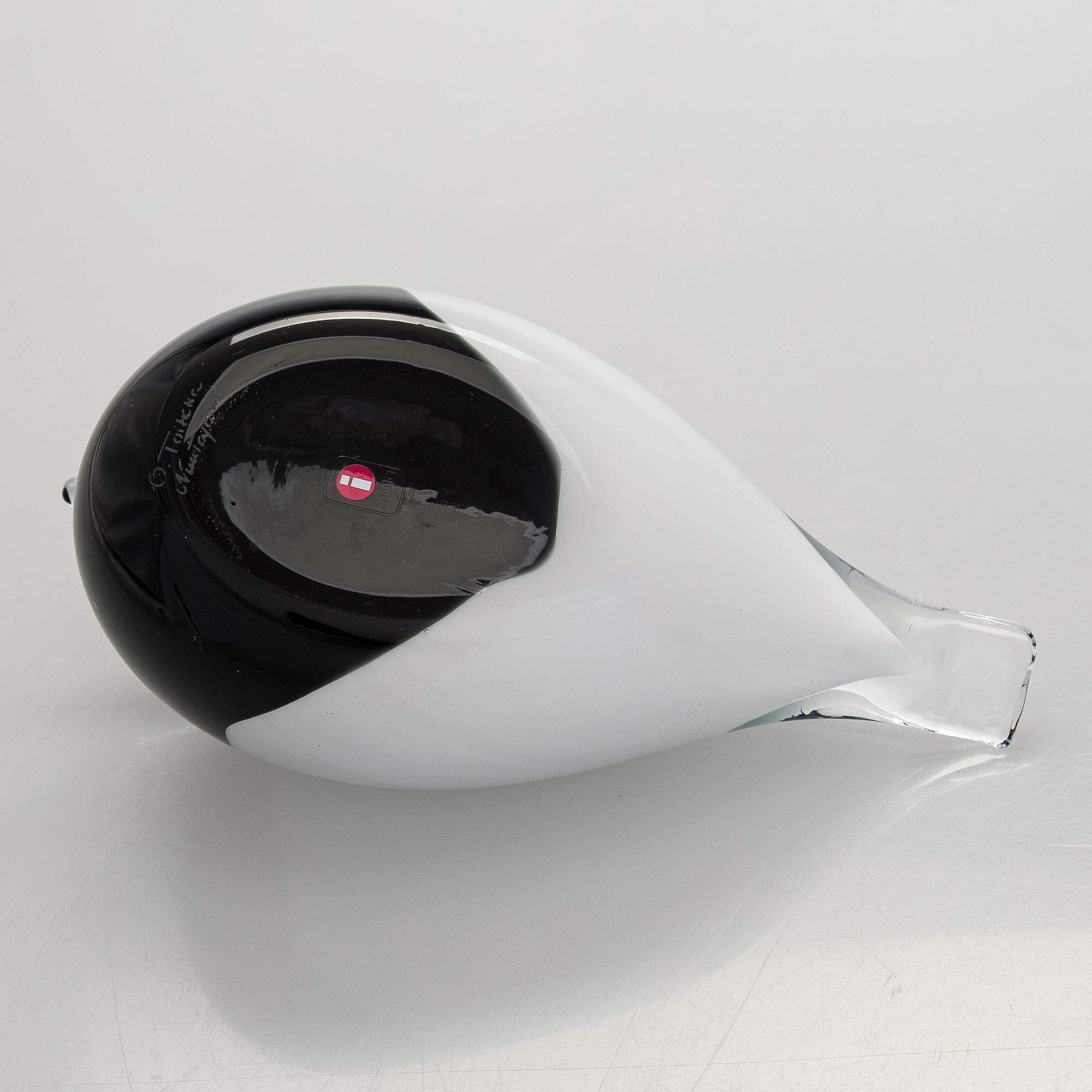 Oiva Toikka, a 'Smew' glass bird, signed O. Toikka Nuutajärvi.