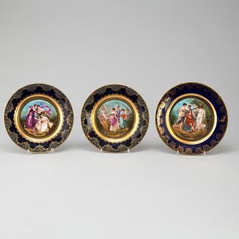 A Schlaggenwald and Berlin porcelaine service, 9 pieces. 19th/20th century.