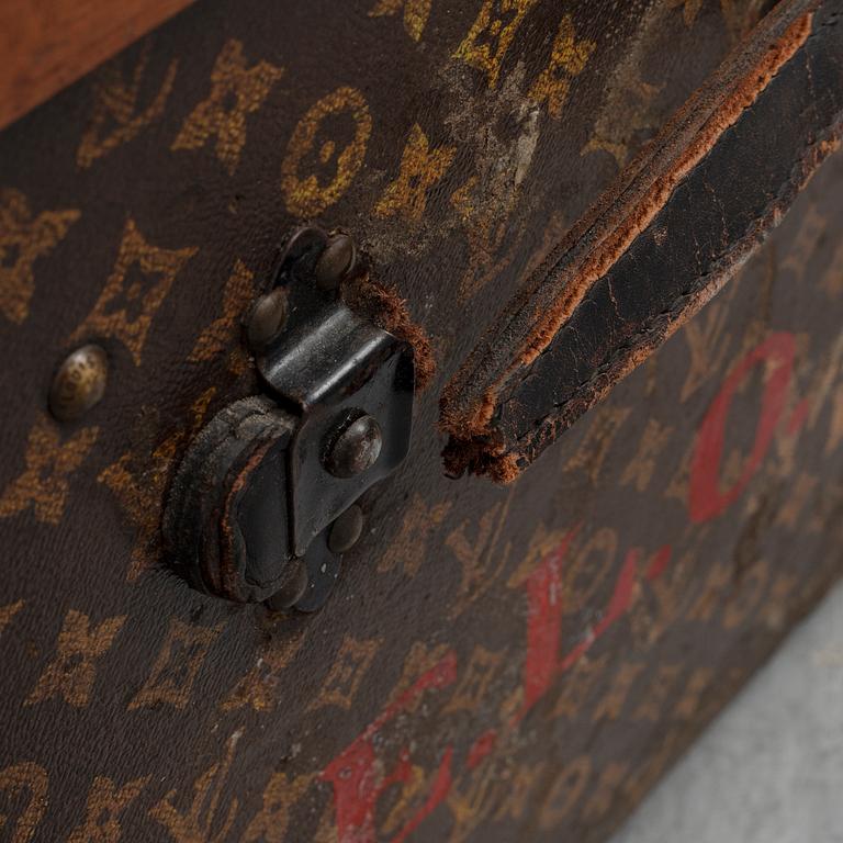 LOUIS VUITTON, koffert, tidigt 1900-tal.