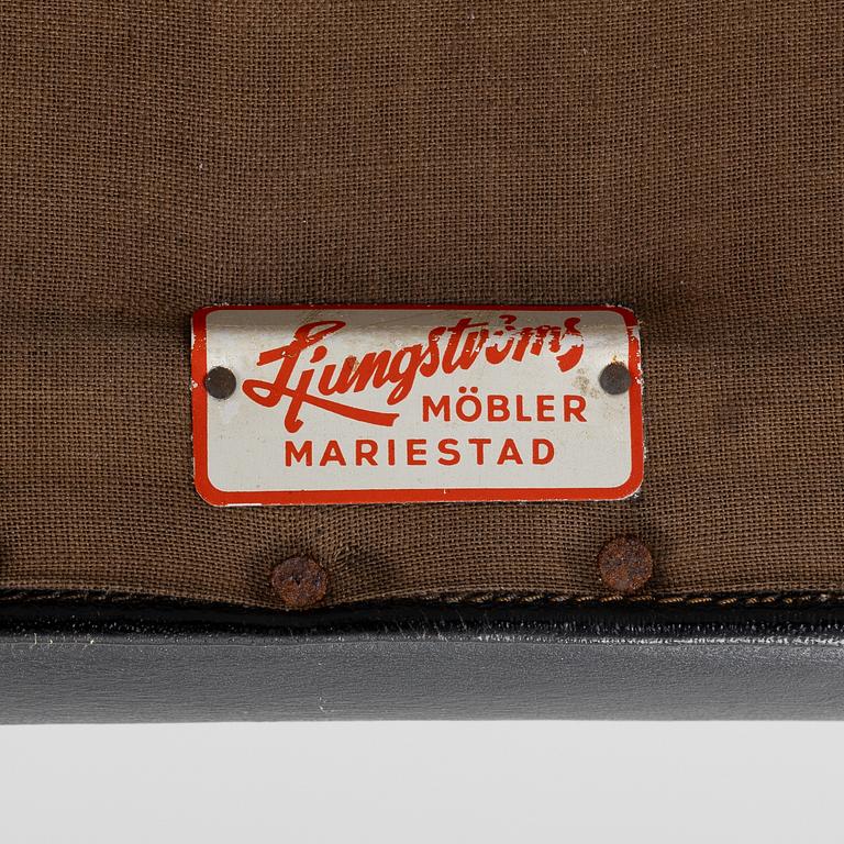 Axel Larsson, karmstolar ett par, möjligen modell 1208, Svenska Möbelfabrikerna, Bodafors, 1930-tal.