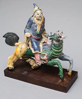 A CHINESE CLAY SCULPTURE, 20th century.