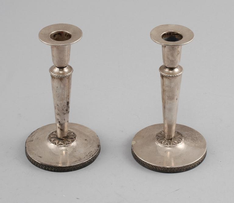 LJUSSTAKAR, ett par, silver, delvis Ceson, Göteborg, 1900-talets andra hälft.