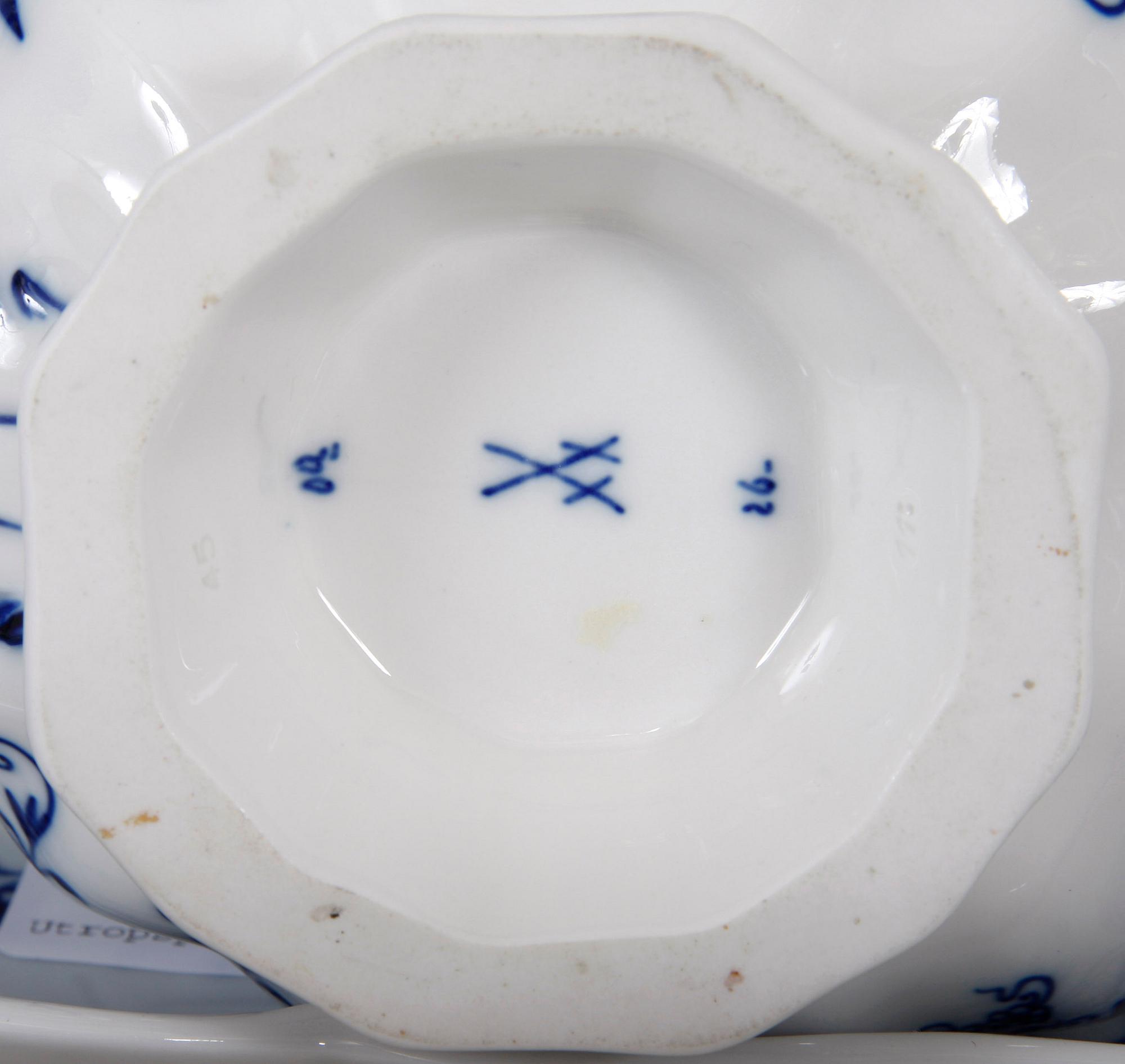 PARTI PORSLIN, ca 30 delar, Meissen.