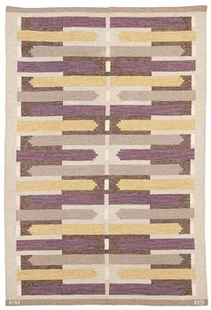 894. CARPET. Flat weave 283 x 190 cm. Signed KH MS. Sweden mid 20th century.