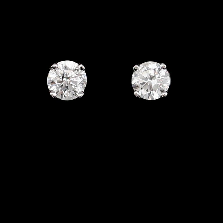 ÖRHÄNGEN, 1 par, 14 k vitguld, briljantslipade diamanter tot 0.33 ct.