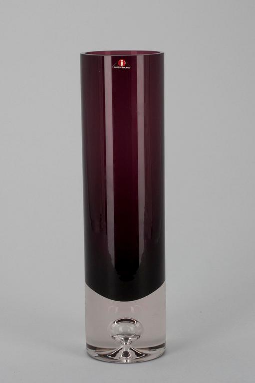 VAS, lilafärgat glas, sign. Tapio Wirkkala. Iittala 1959-70.