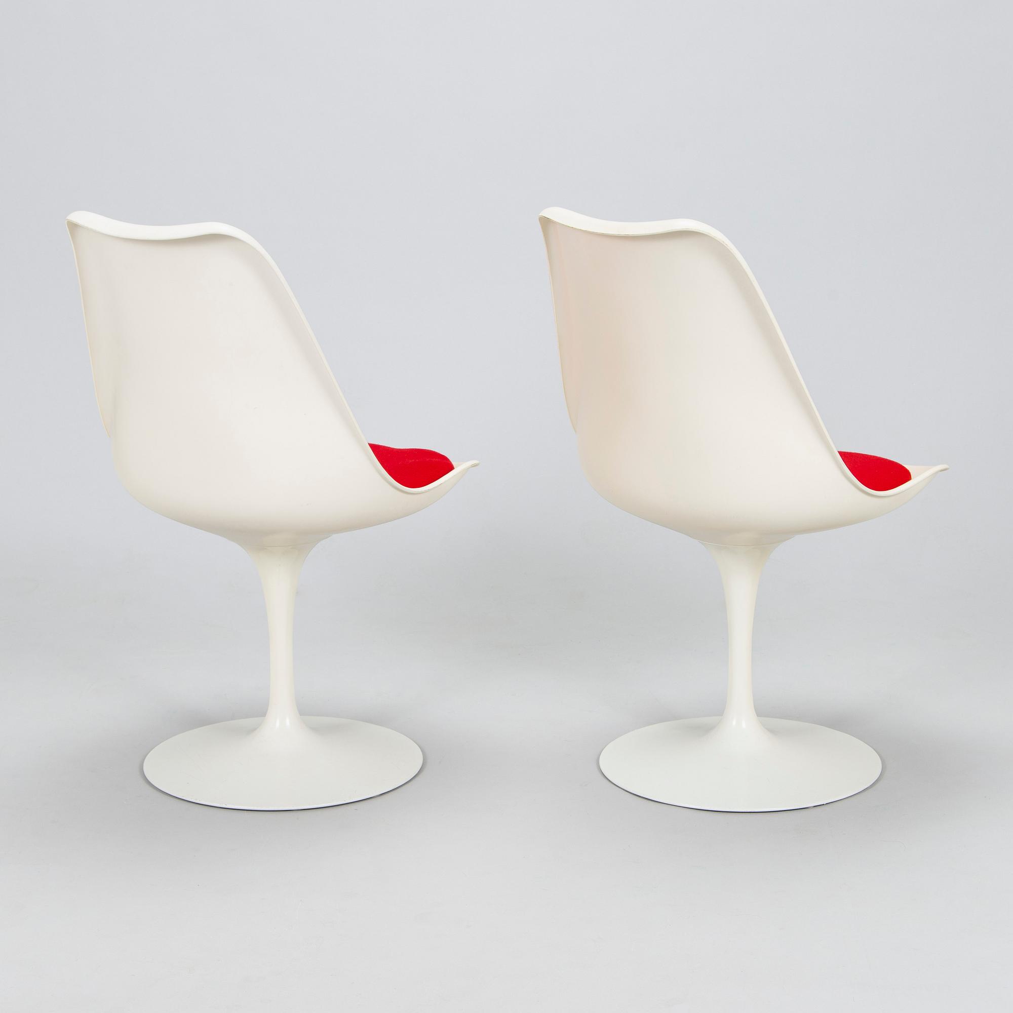 Eero Saarinen, tuoleja, 2 kpl, "Tulppaani", muotoiltu 1955-56, Knoll International.