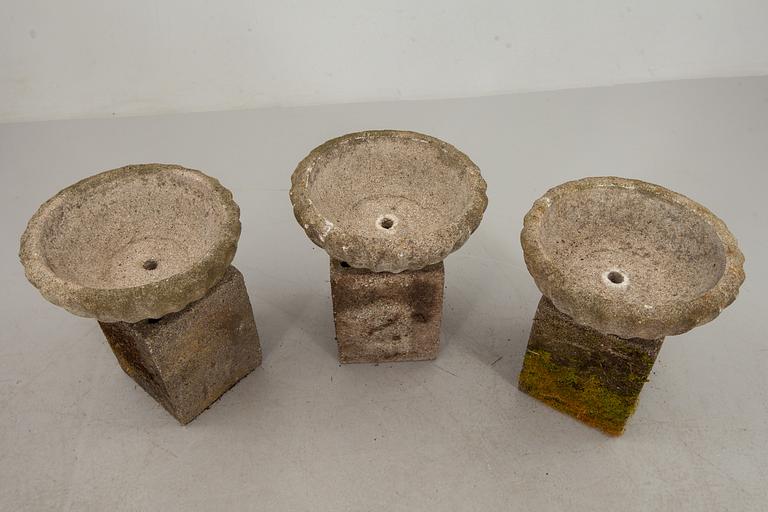 TRÄDGÅRDSFAT, 3 st, med fundament, 1900-tal.