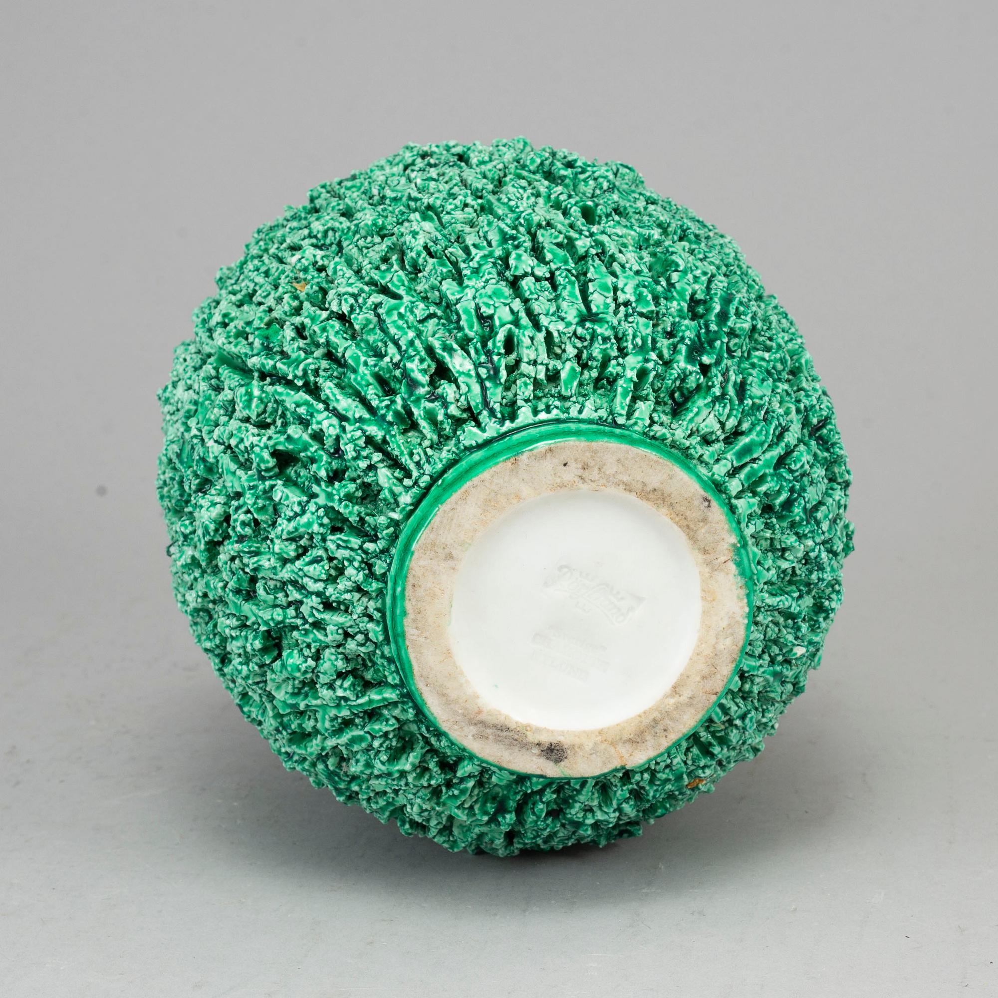 GUNNAR NYLUND, a chamotte stoneware vase 'Igelkott', Rörstrand.