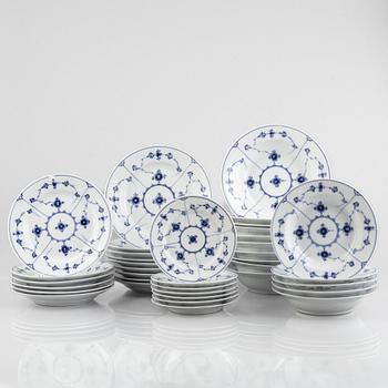 37 porcelain rifflet "Musselmalet" plates, Royal Copenhagen, Denmark, 1893-1923.