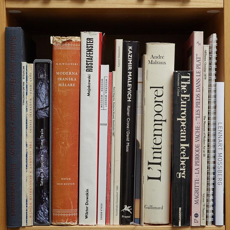 Björn Springfeldt's art library.