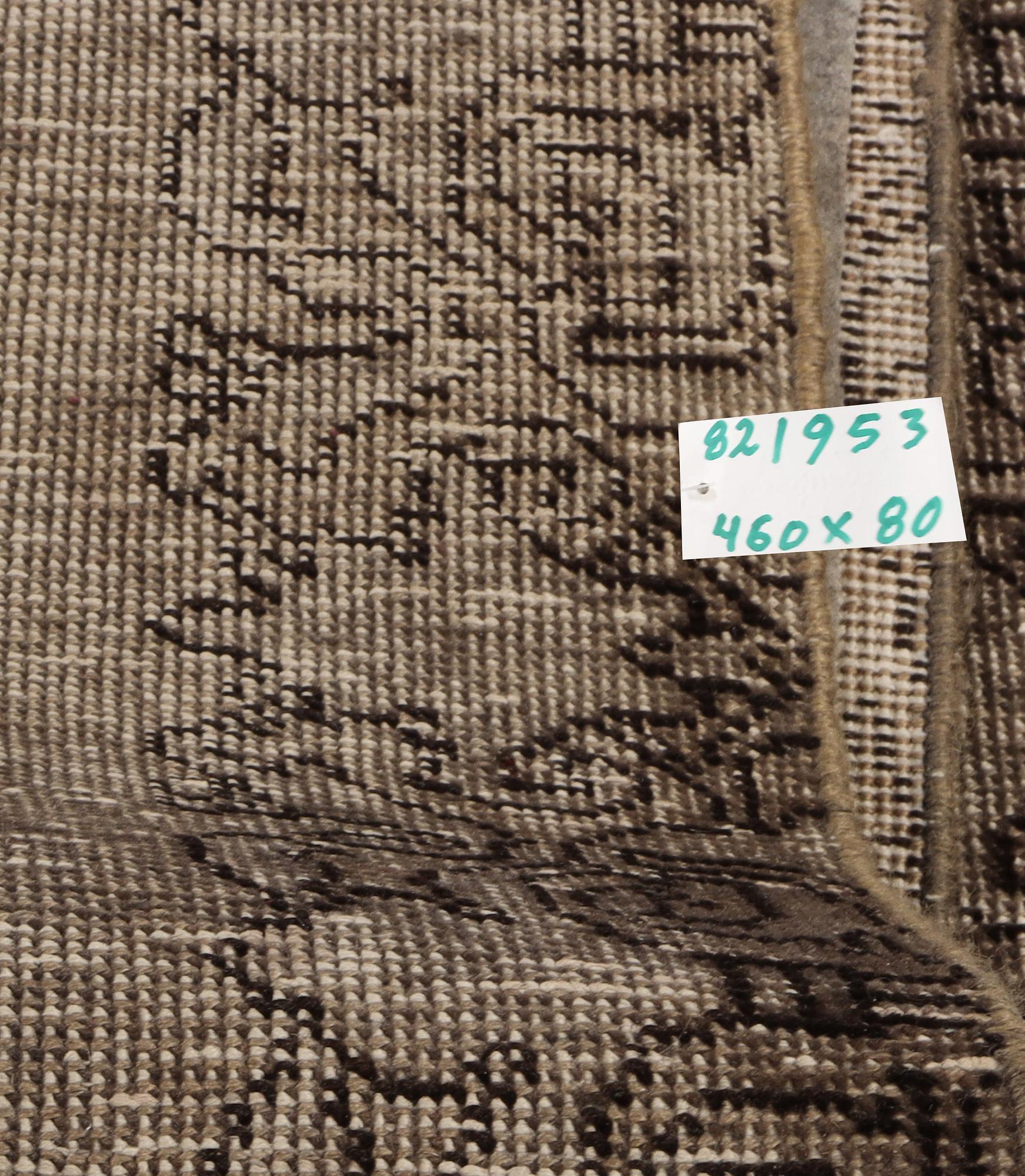 An oriental vintage design runner carpet, c. 460 x 80 cm.