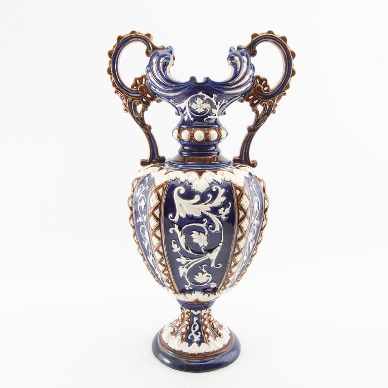 Urna/Vas Brothers Urbach Tjeckien omkring 1900 majolika.