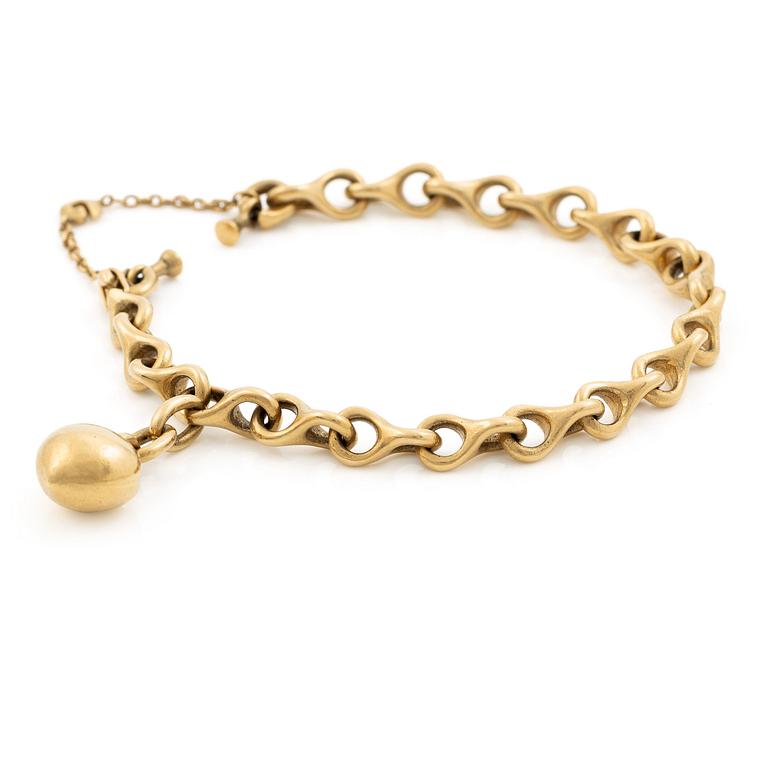 An Ole Lynggaard bracelet 18K gold with heart charm.