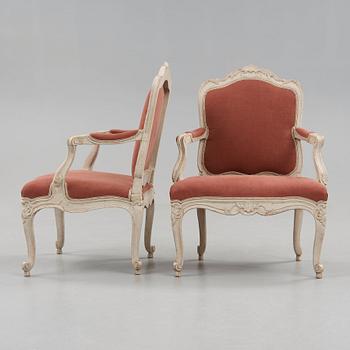 KARMSTOL. Stockholmsarbete, i Olof Höglanders art (mästare i Stockholm 1750-1765). Rokoko. En senare kopia medföljer.