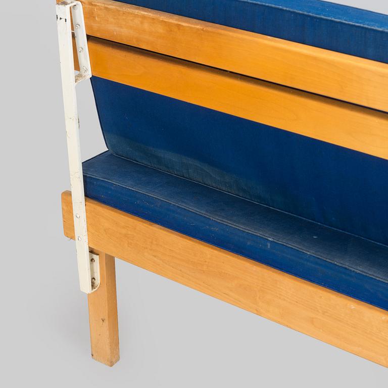 Soffbänk, modell E1295, design Arteks ritkontor, för O.Y Huonekalu-ja Rakennustyötehdas A.B. 1957.