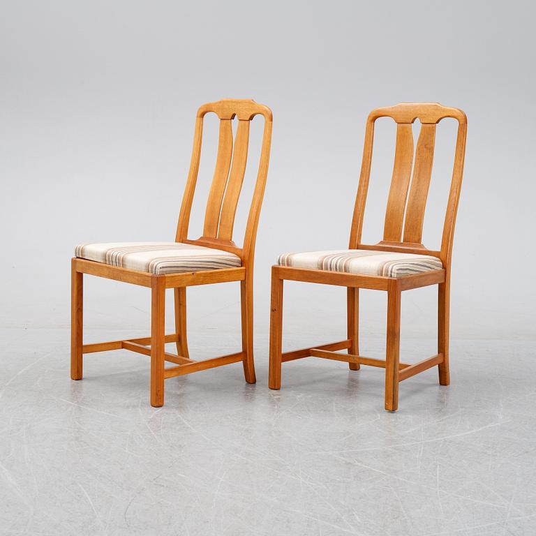 Carl Malmsten, a 'Ambassdör' walnut dining suite, Åfors Möbelfabrik.
