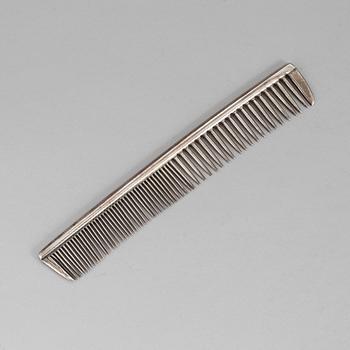 A silver comb by Gustaf Möllenberg, Stockholm, 1828. Vikt ca 62 grams.
