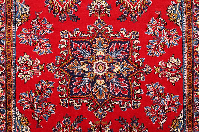 A Najafabad carpet, c. 316 x 208 cm.