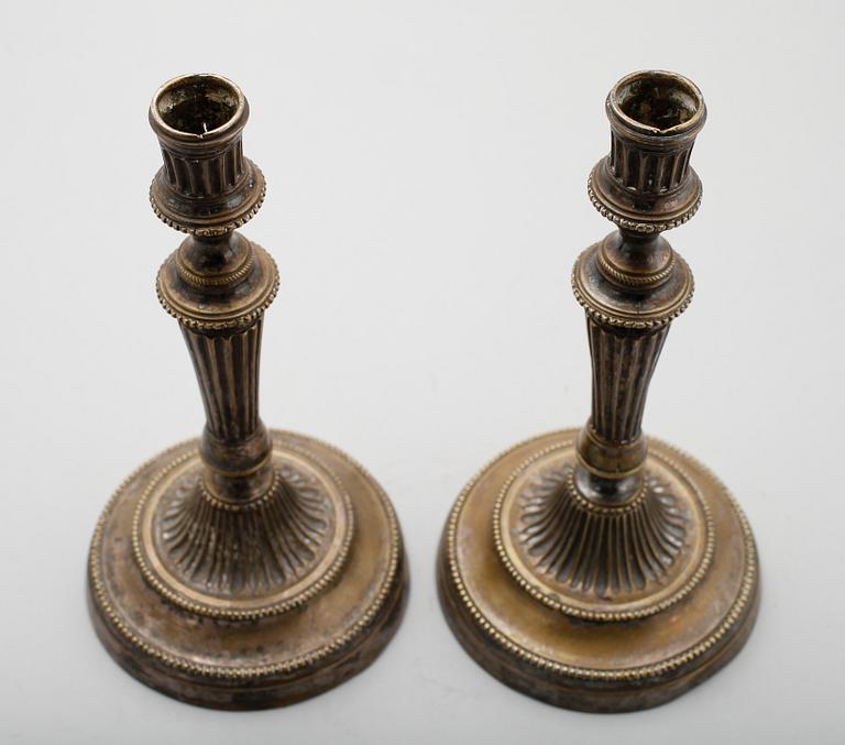 LJUSSTAKAR, 1 par, försilvrad mässing, Louis Seize, 1700-tal.