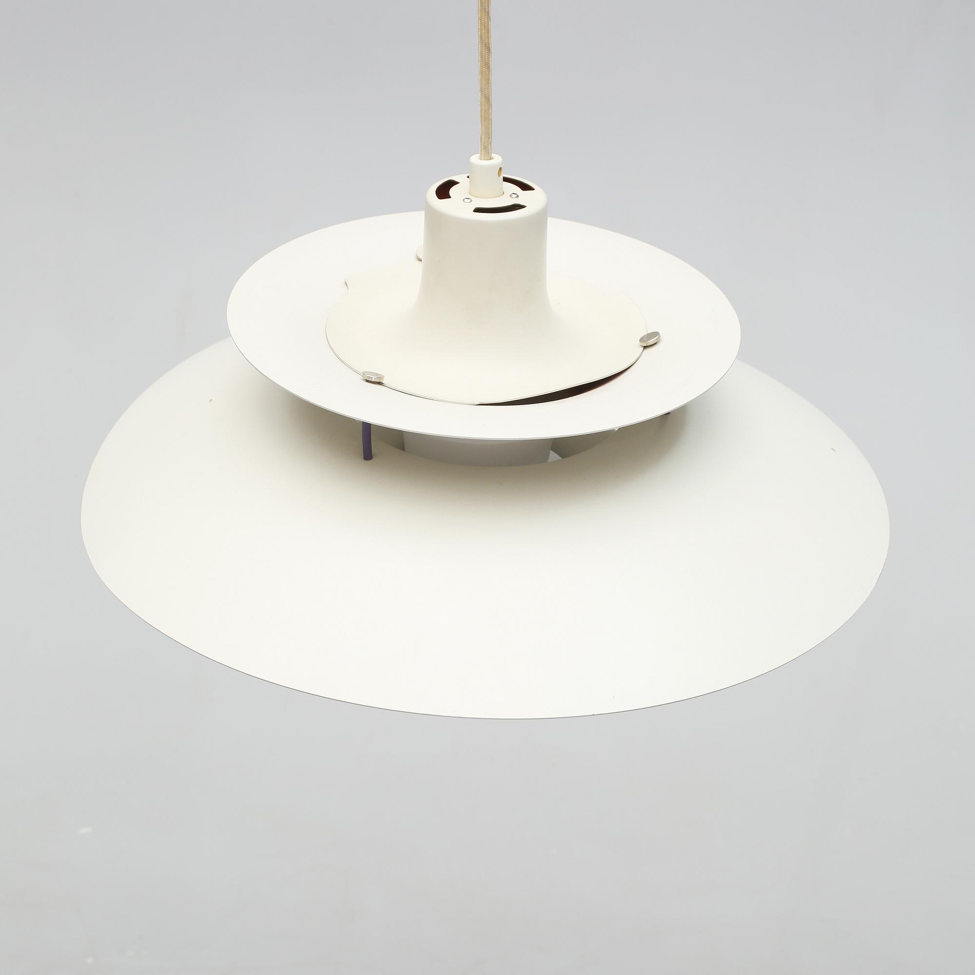 TAKLAMPA, "PH-lampa", Poul Henningsen, Louis Poulsen, 1900-talets fjärde kvartal, höjd ca 30 cm.