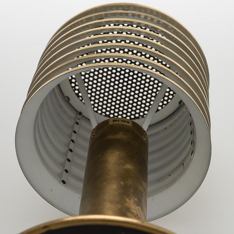 Hans-Agne Jakobsson, pöytävalaisin, malli B142,  Markaryd, 1960-70-luku.