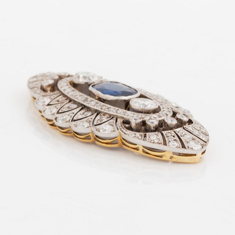 A brooch/necklace combination comprising two brooches and a necklace.