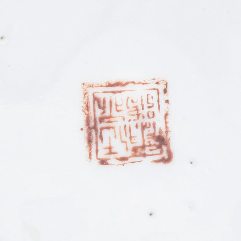 TEKANNA SAMT KOPPAR, 4 st. Porslin, Kina, 1900-tal.