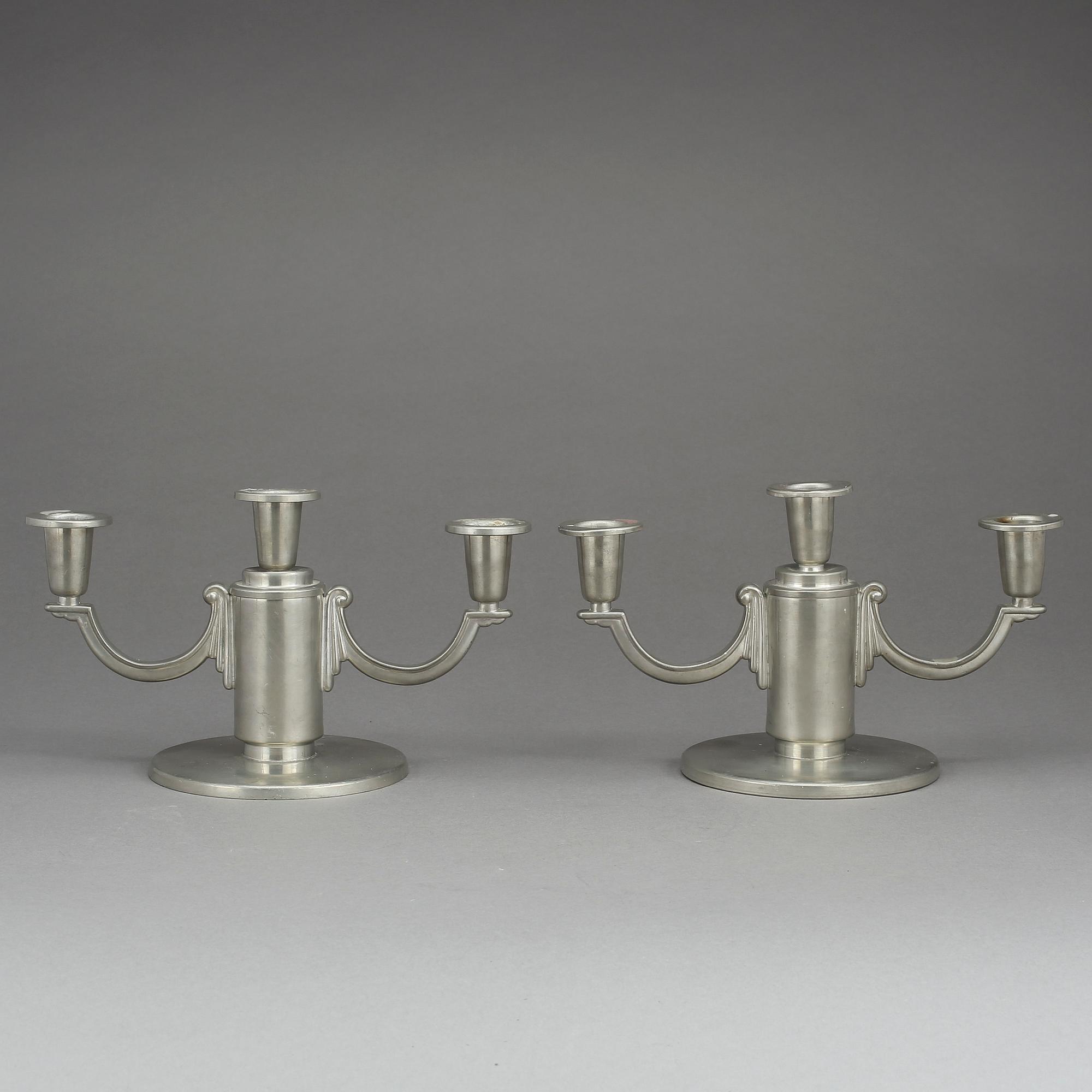 KANDELABRAR, ett par, tenn, art deco, 1930-tal.