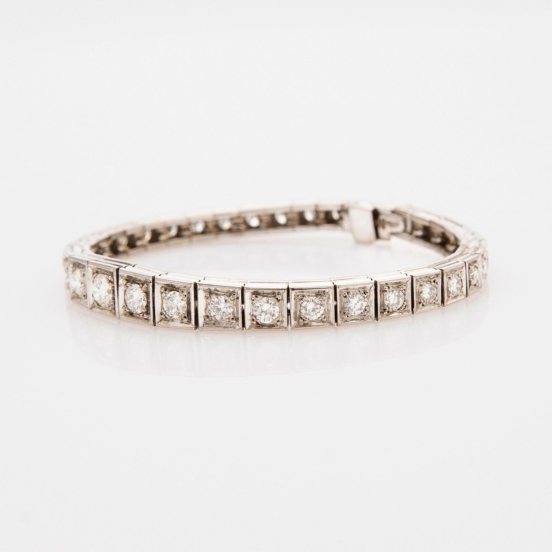 Bracelet, 18k white gold with brilliant-cut diamonds.