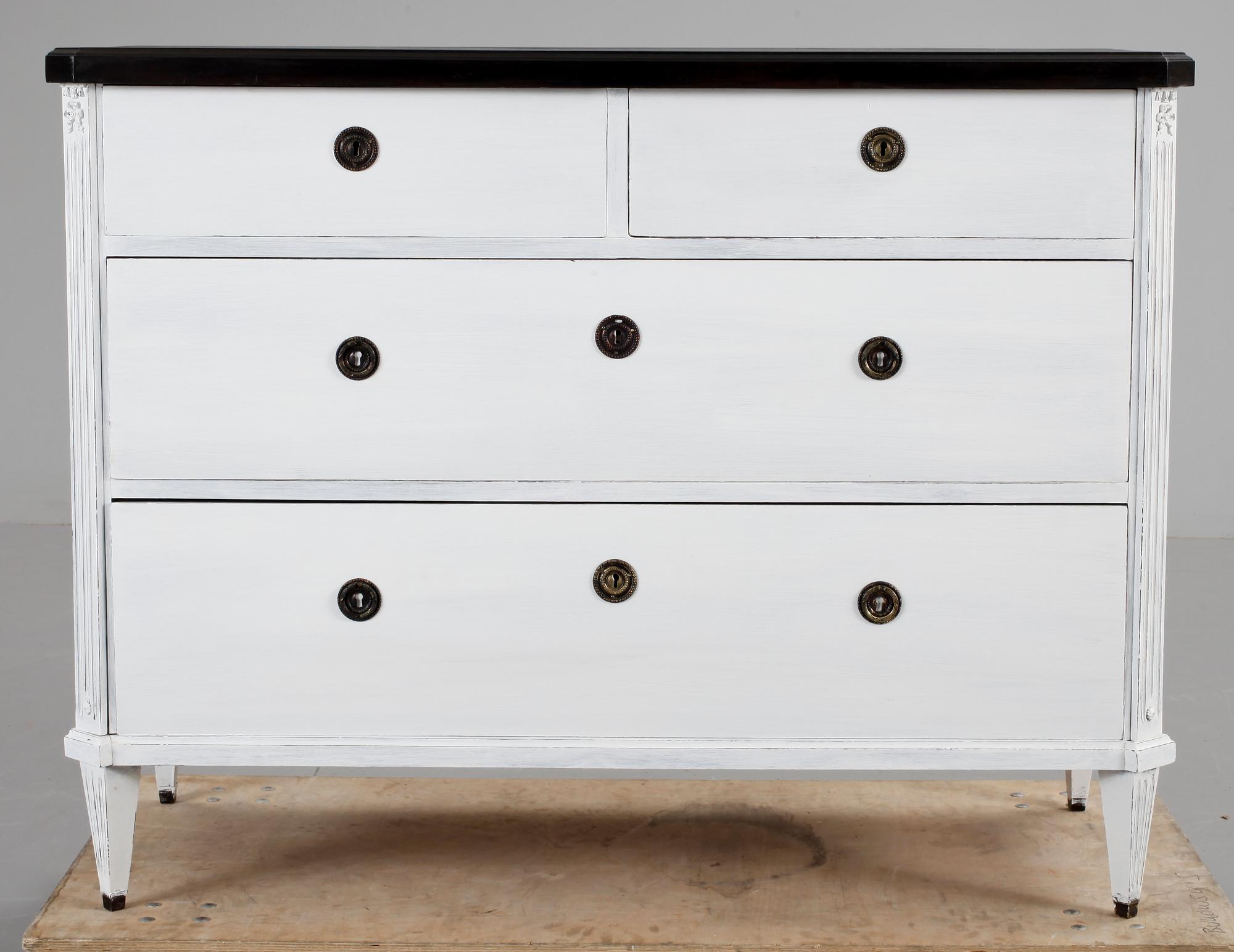 BYRÅ, sengustaviansk stil, 1900-talets första hälft.