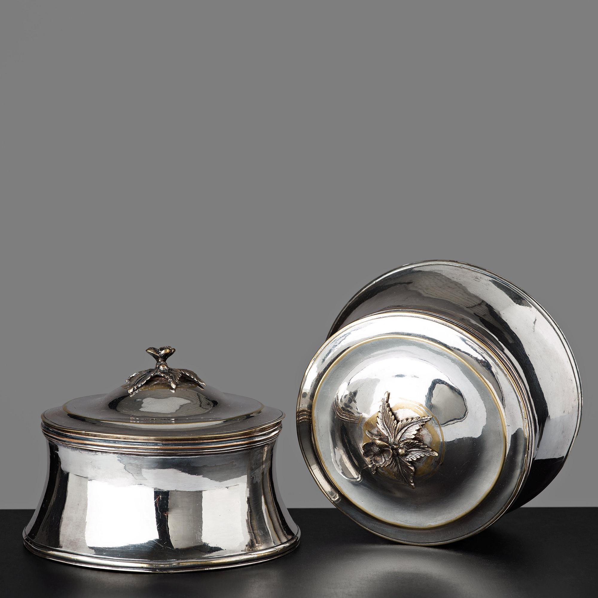 TOILETTEASKAR ett par, av Johan Gustaf Ahlgren (verksam i Stockholm 1771-99), gustavianska.