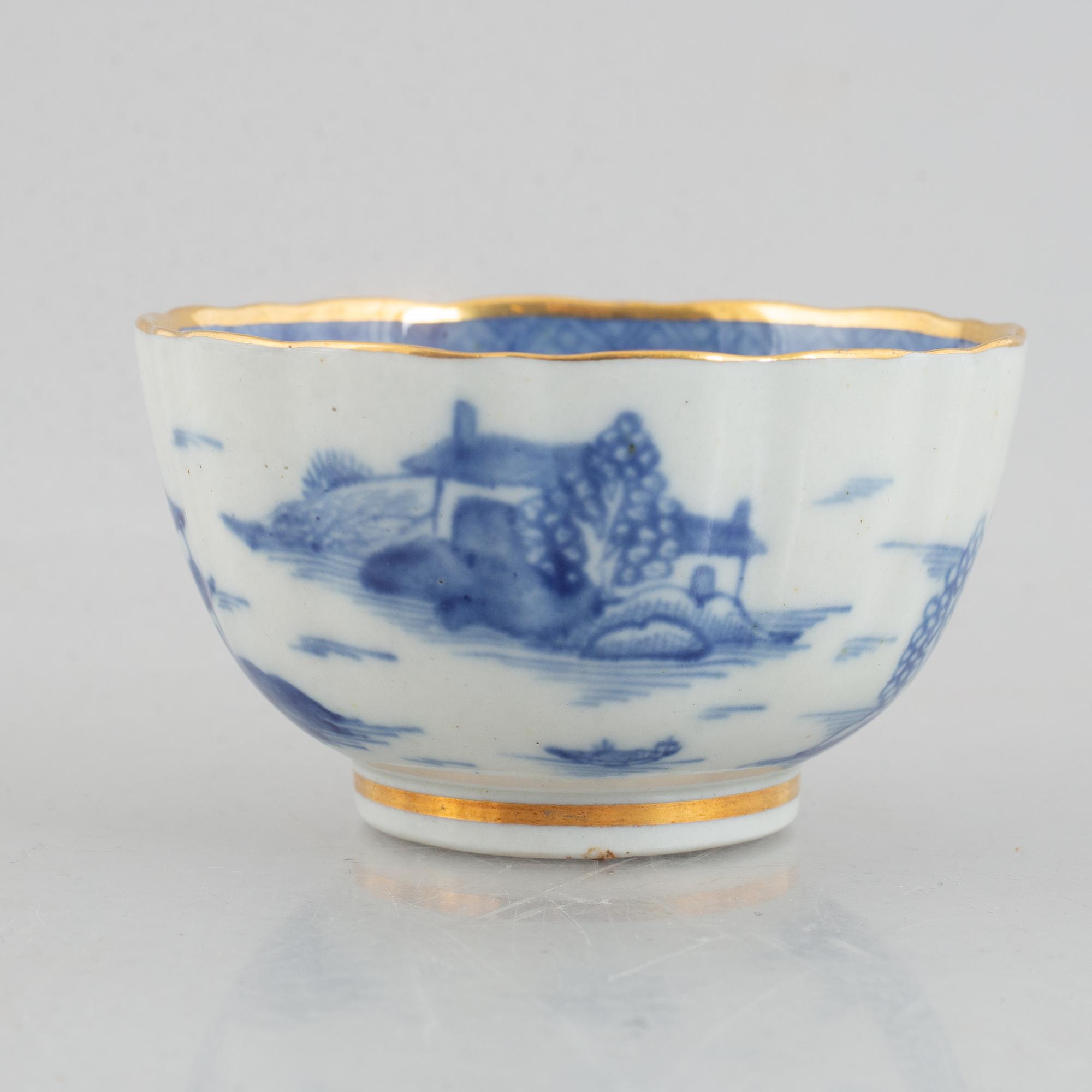 A set of twelve blue and white export porcelain cups, China, Qingdynaty, around 1800.