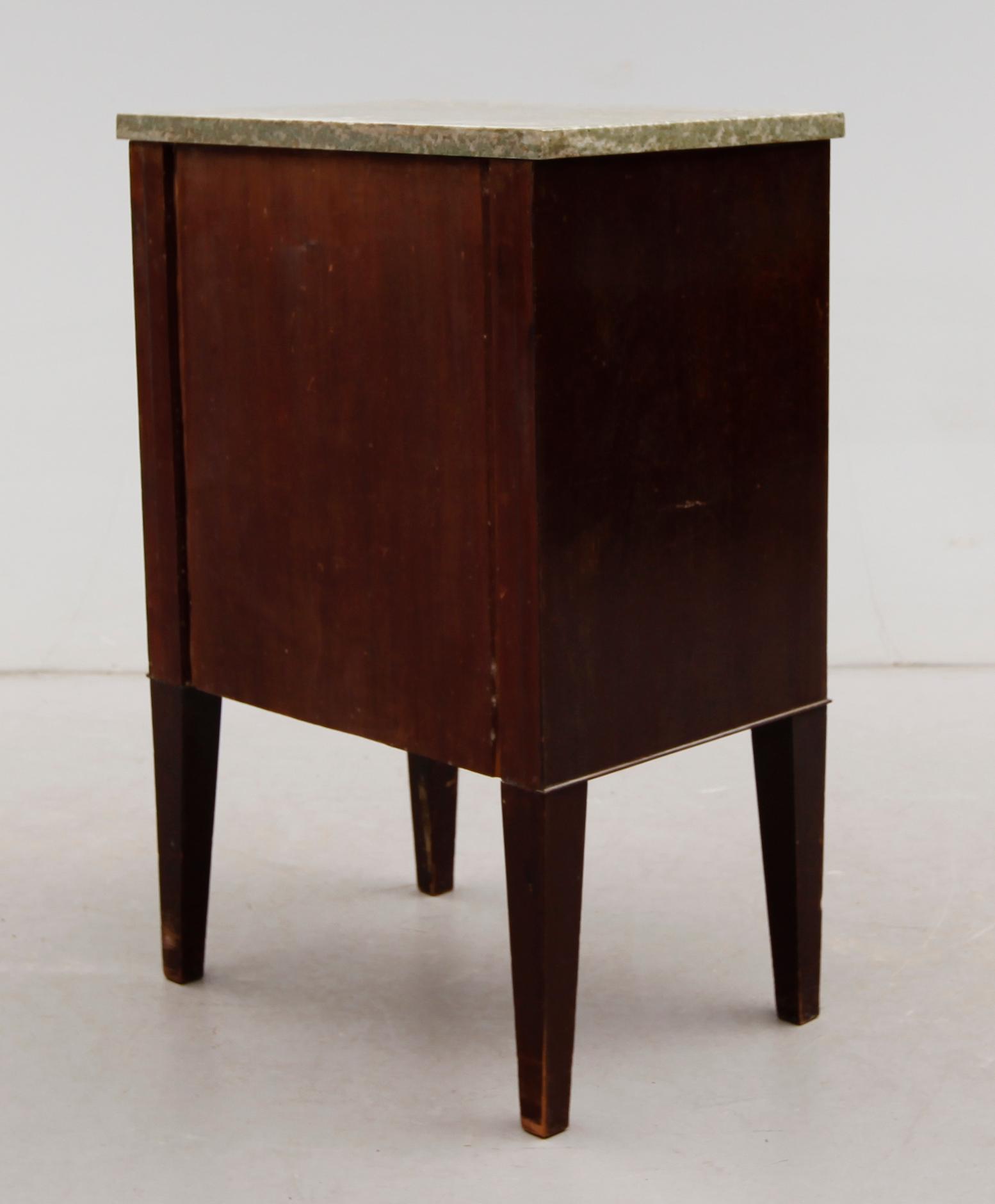 POTTSKÅP, gustaviansk stil, 1900-talets första hälft.