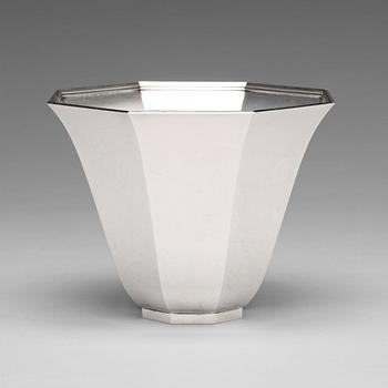 130. Wiwen Nilsson, an octagonal bell shaped sterling bowl, Lund 1964.