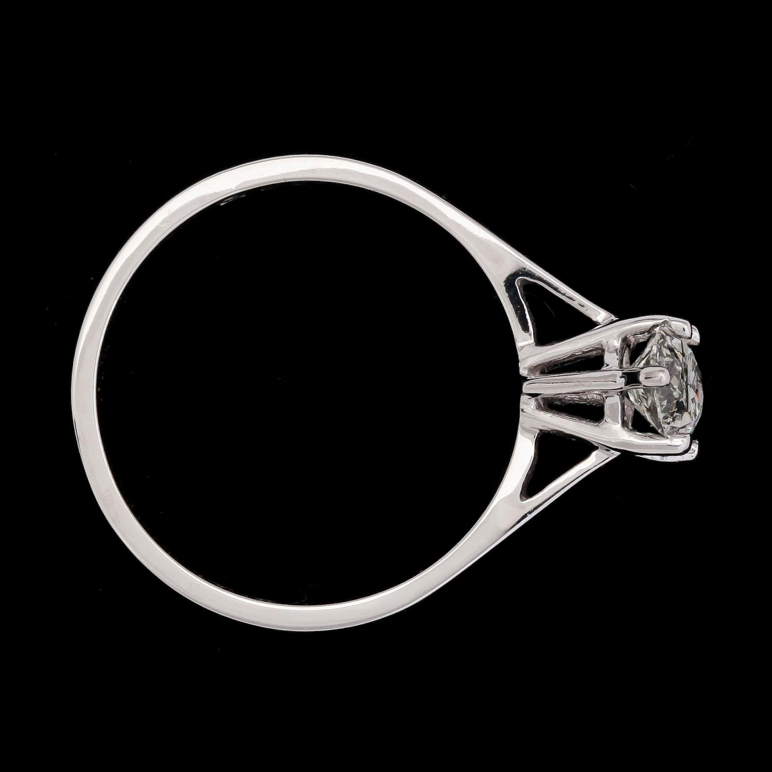 A marquise cut diamond ring, app. 0.91 cts.