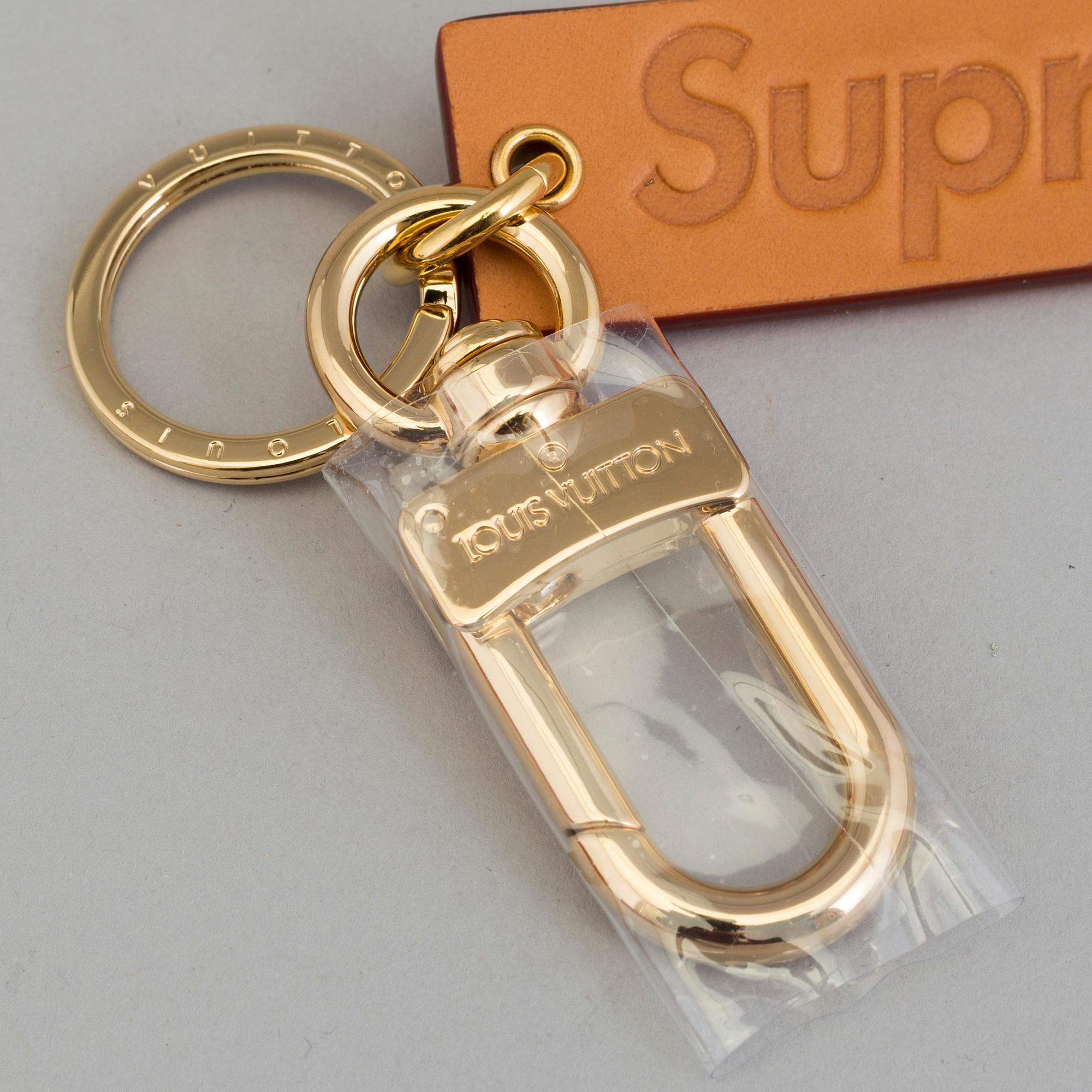 Louis vuitton x supreme leather keychain shop