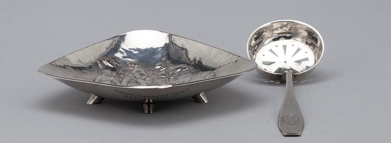 FAT, silver, Unto Erälampi, Riihimäki 1962 samt STRÖSKED, silver, finska stämplar 1927. Tot. vikt ca 182,8 g.